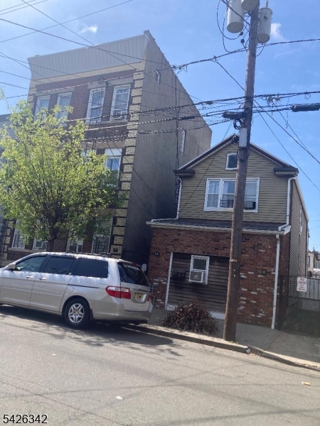 131 Delancy Street Newark NJ 07105
