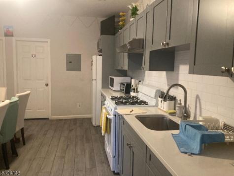131 Delancy Street Newark NJ 07105