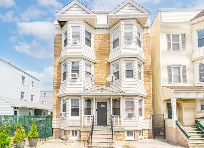 237 Astor Street Newark NJ 07114