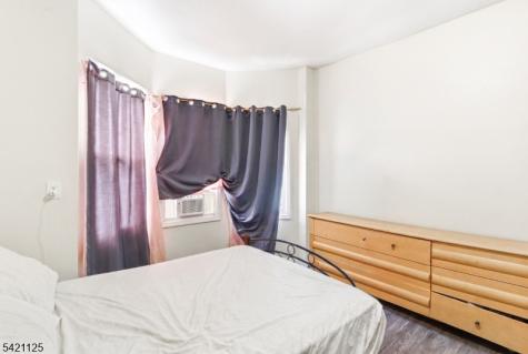 237 Astor Street Newark NJ 07114