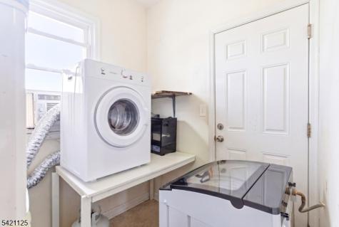 237 Astor Street Newark NJ 07114