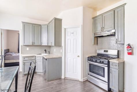 237 Astor Street Newark NJ 07114