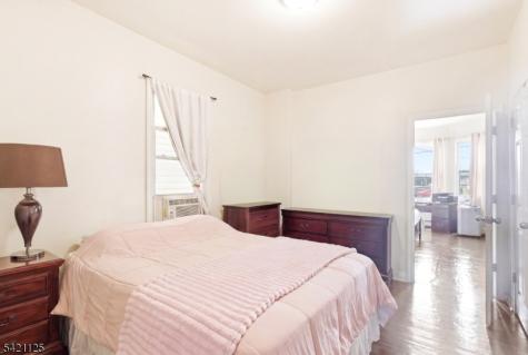237 Astor Street Newark NJ 07114