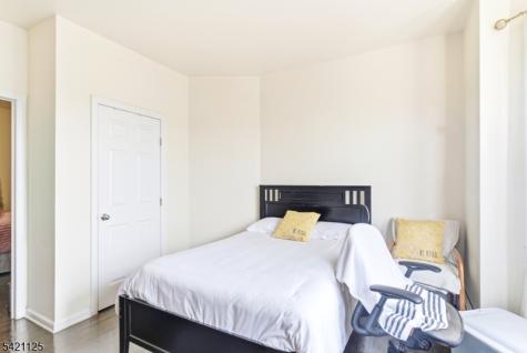 237 Astor Street Newark NJ 07114