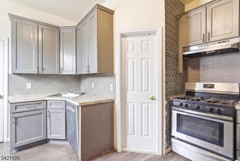 237 Astor Street Newark NJ 07114