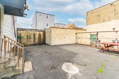 237 Astor Street Newark NJ 07114