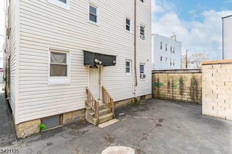 237 Astor Street Newark NJ 07114