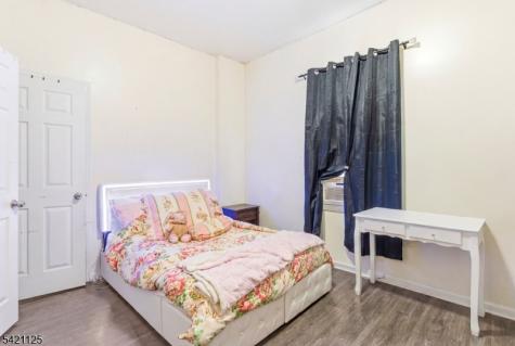 237 Astor Street Newark NJ 07114