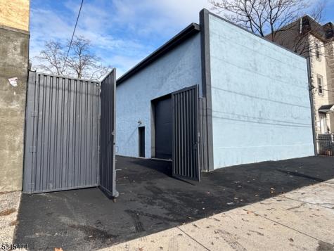 103 Montgomery Avenue Irvington NJ 07111
