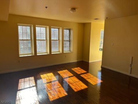 473 Clinton Avenue Newark NJ 07108