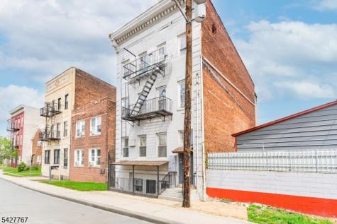 204 Parkhurst Street Newark NJ 07114