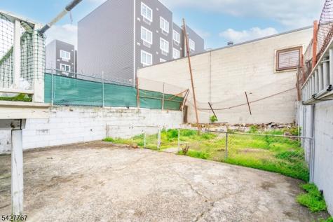 204 Parkhurst Street Newark NJ 07114