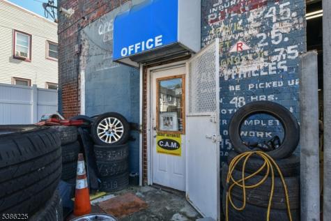 734 Grove Street Irvington NJ 07111