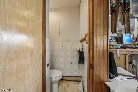 97 4TH Avenue East Orange NJ 07017