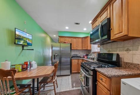 97 4TH Avenue East Orange NJ 07017