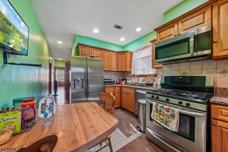 97 4TH Avenue East Orange NJ 07017