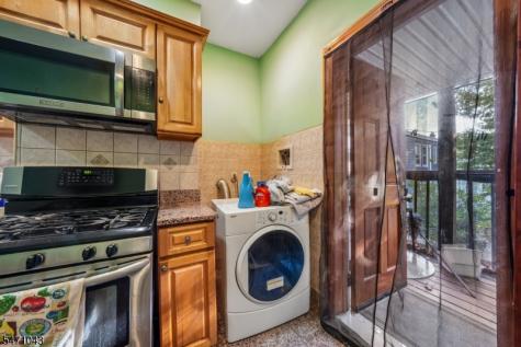 97 4TH Avenue East Orange NJ 07017