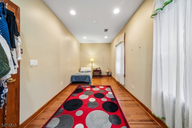 97 4TH Avenue East Orange NJ 07017