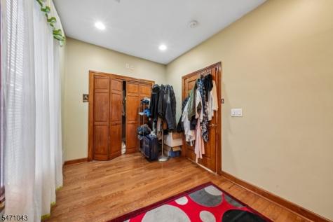 97 4TH Avenue East Orange NJ 07017