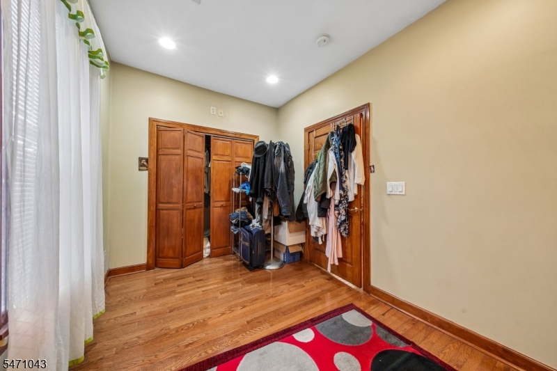 97 4TH Avenue East Orange NJ 07017