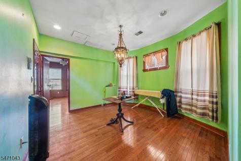 97 4TH Avenue East Orange NJ 07017