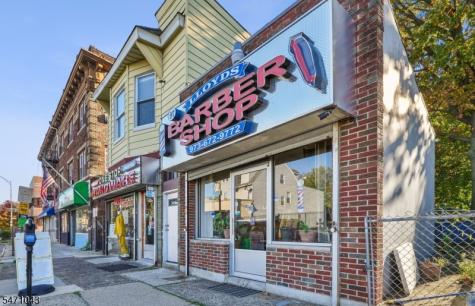 97 4TH Avenue East Orange NJ 07017