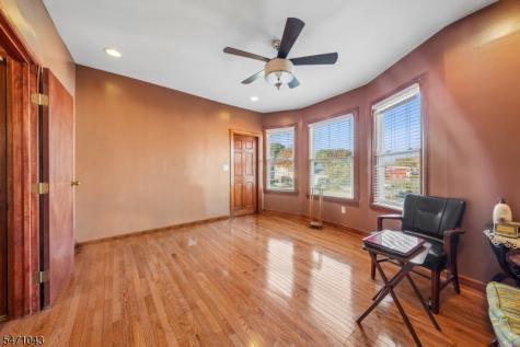 97 4TH Avenue East Orange NJ 07017