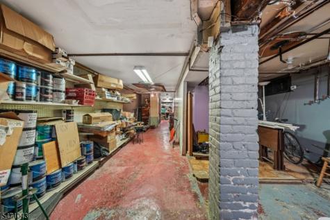 97 4TH Avenue East Orange NJ 07017