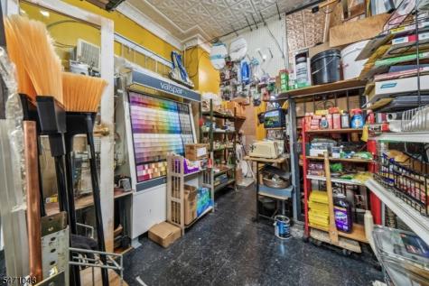 97 4TH Avenue East Orange NJ 07017