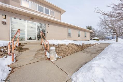 1000 Coventry Drive Lopatcong NJ 08865