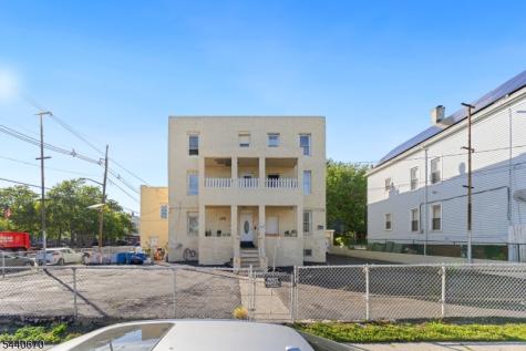 136 Park Place Elizabeth NJ 07206