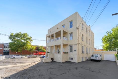 136 Park Place Elizabeth NJ 07206