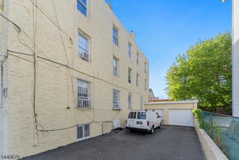 136 Park Place Elizabeth NJ 07206