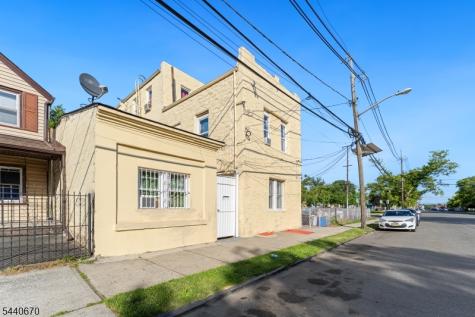 136 Park Place Elizabeth NJ 07206