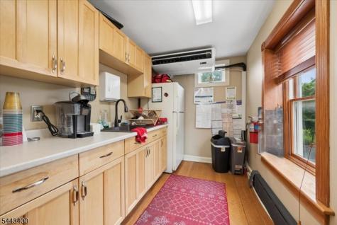 6 Leigh Street Clinton NJ 08809