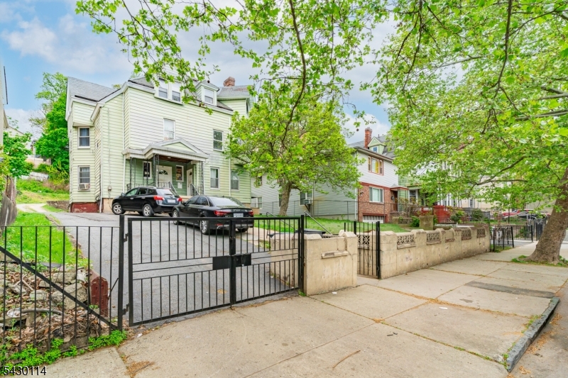 464 Summer Avenue Newark NJ 07104