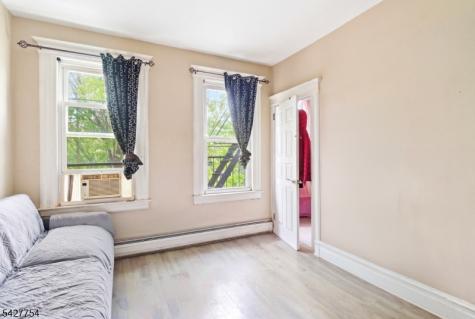 369 E Kinney Street Newark NJ 07105