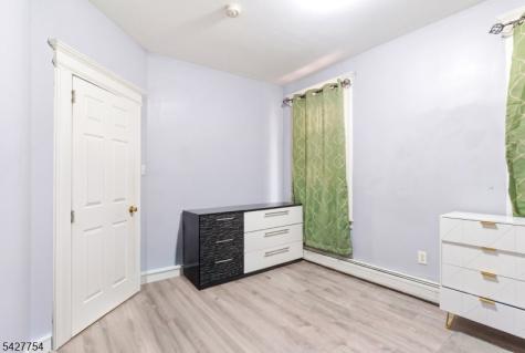 369 E Kinney Street Newark NJ 07105