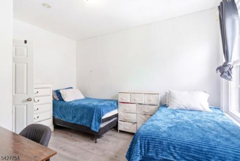 369 E Kinney Street Newark NJ 07105