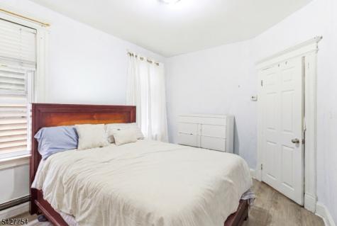 369 E Kinney Street Newark NJ 07105