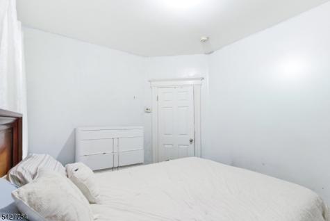 369 E Kinney Street Newark NJ 07105