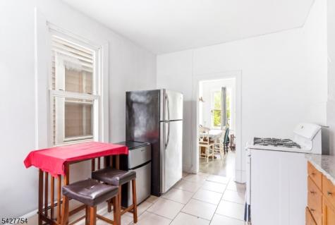 369 E Kinney Street Newark NJ 07105
