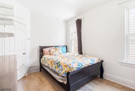 369 E Kinney Street Newark NJ 07105