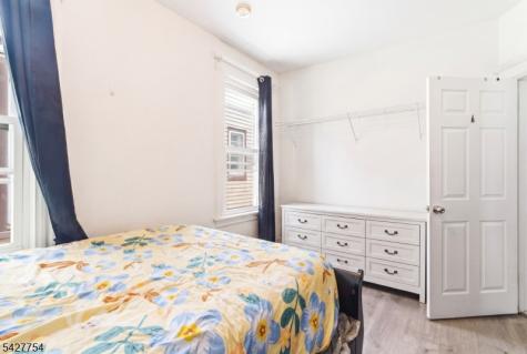 369 E Kinney Street Newark NJ 07105