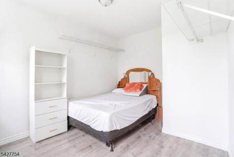 369 E Kinney Street Newark NJ 07105