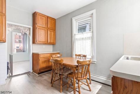 369 E Kinney Street Newark NJ 07105