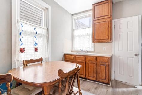 369 E Kinney Street Newark NJ 07105