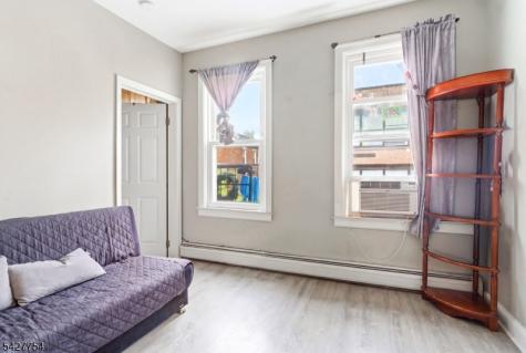 369 E Kinney Street Newark NJ 07105