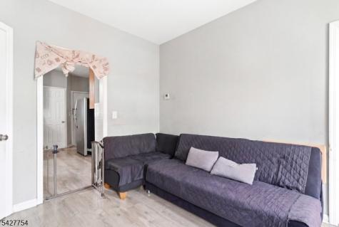 369 E Kinney Street Newark NJ 07105