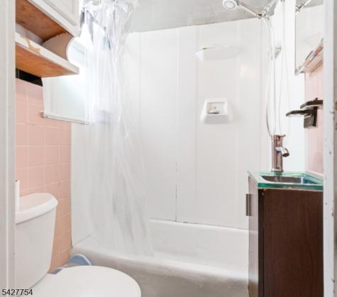 369 E Kinney Street Newark NJ 07105